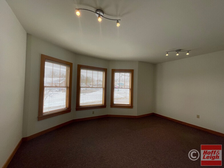 More Photos Of 631 W Exchange St, Akron Office For Sale