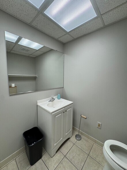 More Photos Of 5 Allegheny Ave, Towson Unknown For Lease