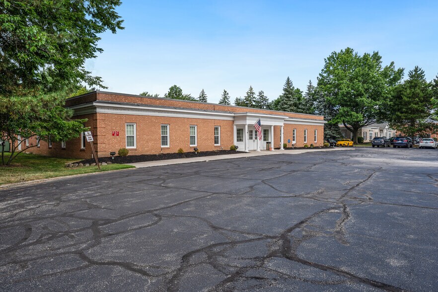 More Photos Of 850 Brainard Rd, Highland Heights Medical For Lease