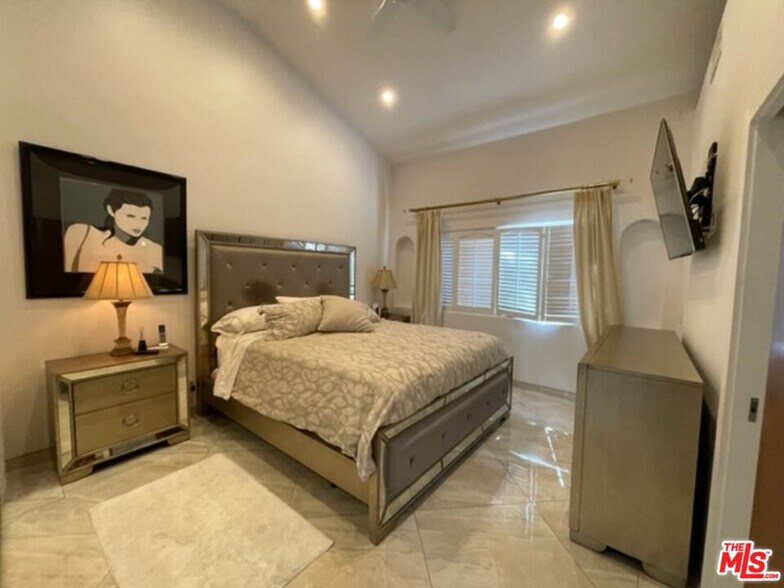 More Photos Of 425 Sunridge St, Playa Del Rey Multifamily For Sale