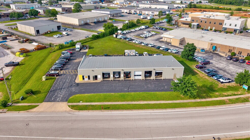 More Photos Of 2140 W Sunset St, Springfield Industrial For Sale