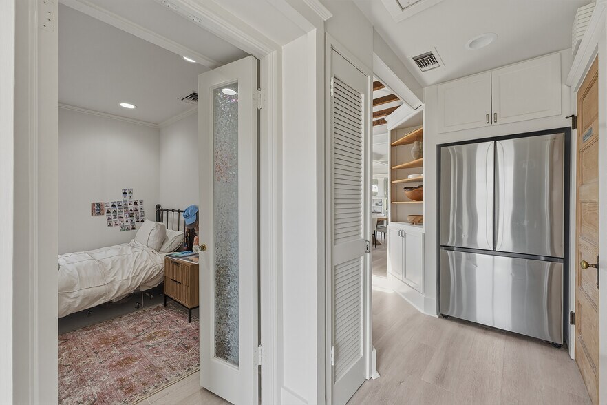 More Photos Of 218 Horizon Ave, Venice Multifamily For Sale