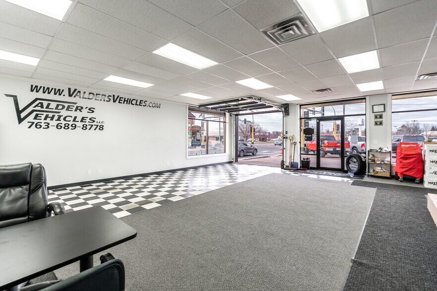 More Photos Of 309 1st Ave E, Cambridge Auto Dealership For Sale