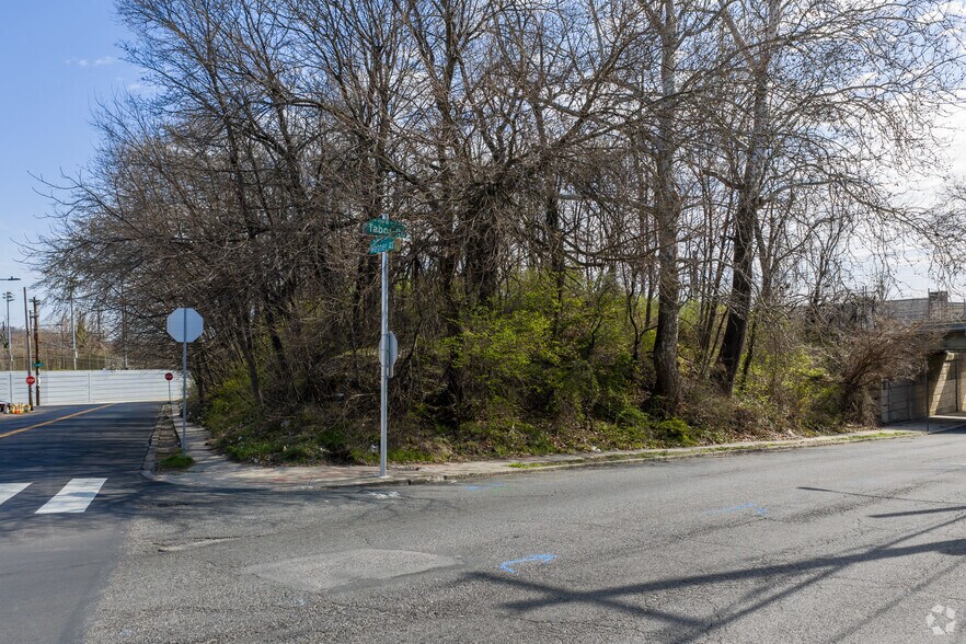 More Photos Of 990 W Tabor Rd, Philadelphia Land For Lease