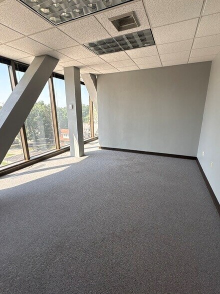 More Photos Of 1000 S Broadway, Highland Office For Lease