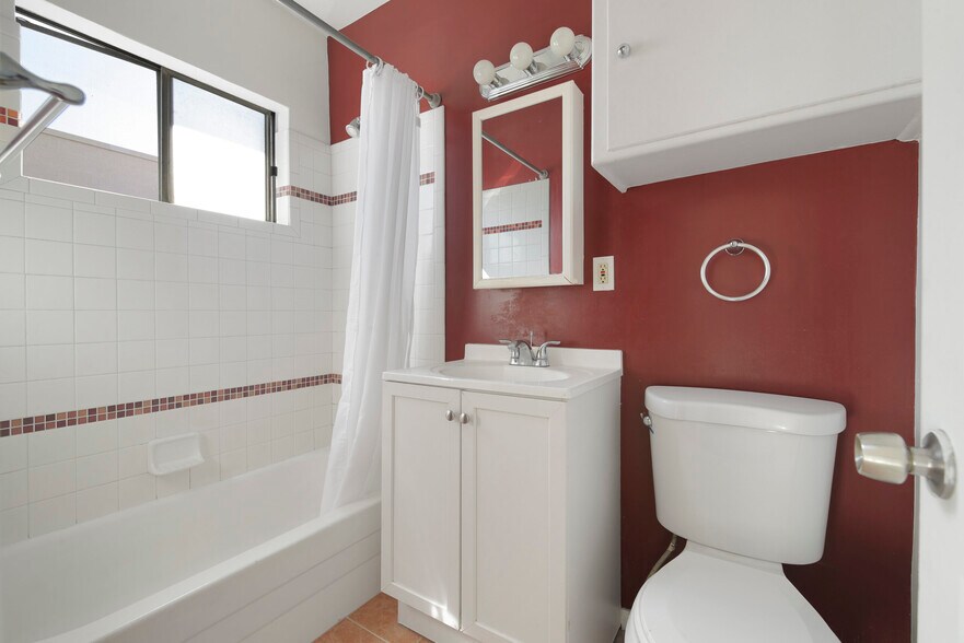 More Photos Of 1719 N Wilton Pl, Los Angeles Apartments For Sale