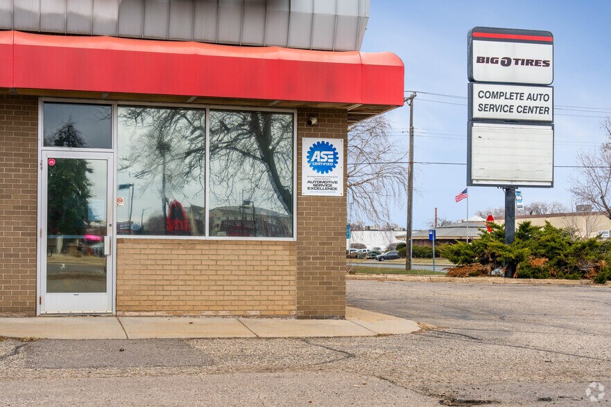 More Photos Of 9200 Lyndale Ave S, Bloomington Auto Repair For Lease