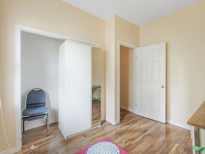 More Photos Of 9630 74 Av NW, Edmonton Flex For Sale