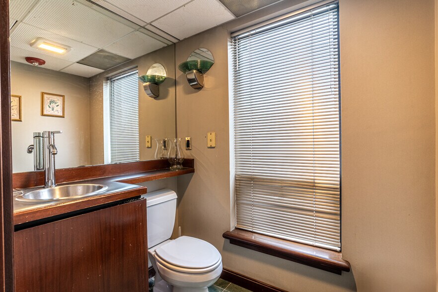 More Photos Of 55 Jefferson Blvd, Warwick Office For Sale