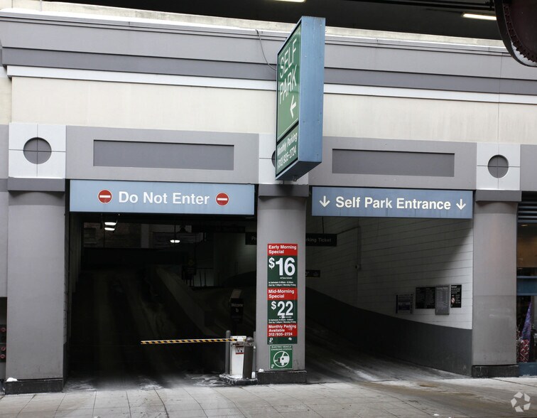 More Photos Of 21-31 E Adams St, Chicago Parking Garage For Lease