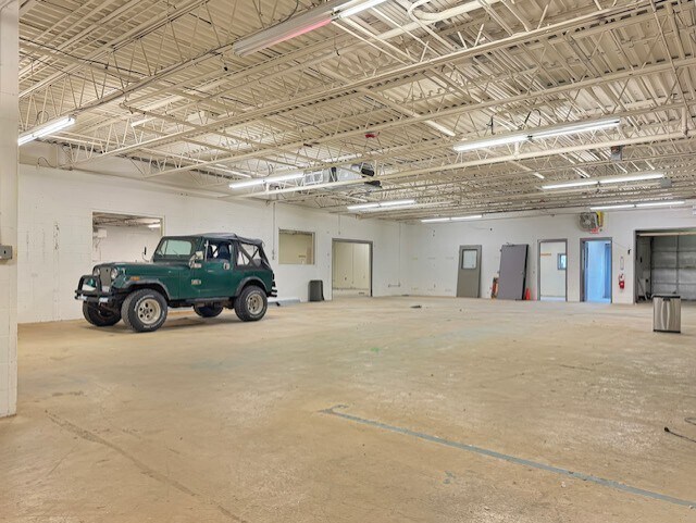 More Photos Of 22 Graf Rd, Newburyport Warehouse For Lease