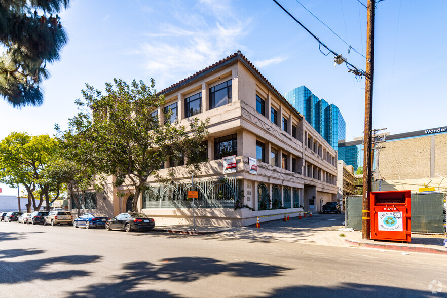 Primary Photo Of 2211 Corinth Ave, Los Angeles Medical For Lease