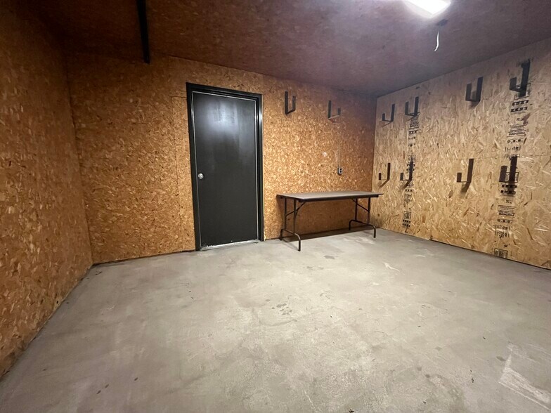 More Photos Of 419 St Clair St, Chatham Storefront For Lease