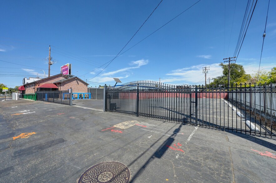 More Photos Of 7800 Fair Oaks Blvd, Fair Oaks Freestanding For Sale