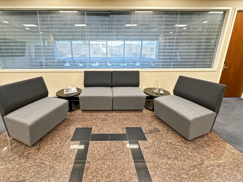 More Photos Of 1 Crossroads Dr, Bedminster Coworking Space