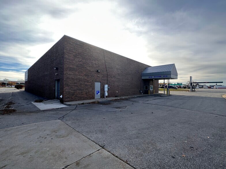 More Photos Of 939 Us Highway 31 S, Traverse City Drugstore For Sale