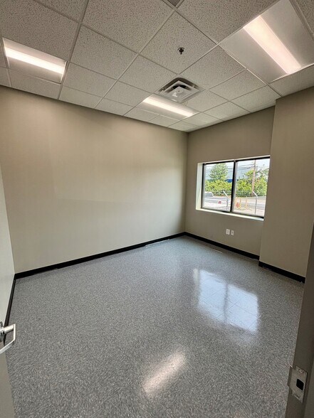 More Photos Of 4625 Hollins Ferry Rd, Halethorpe Unknown For Lease