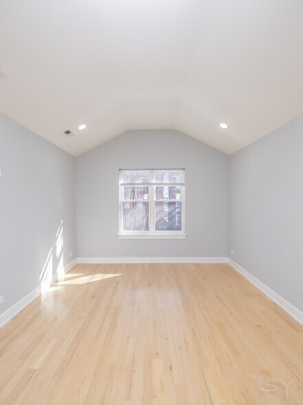 More Photos Of 6126 Eberhart ave, Chicago Apartments For Sale