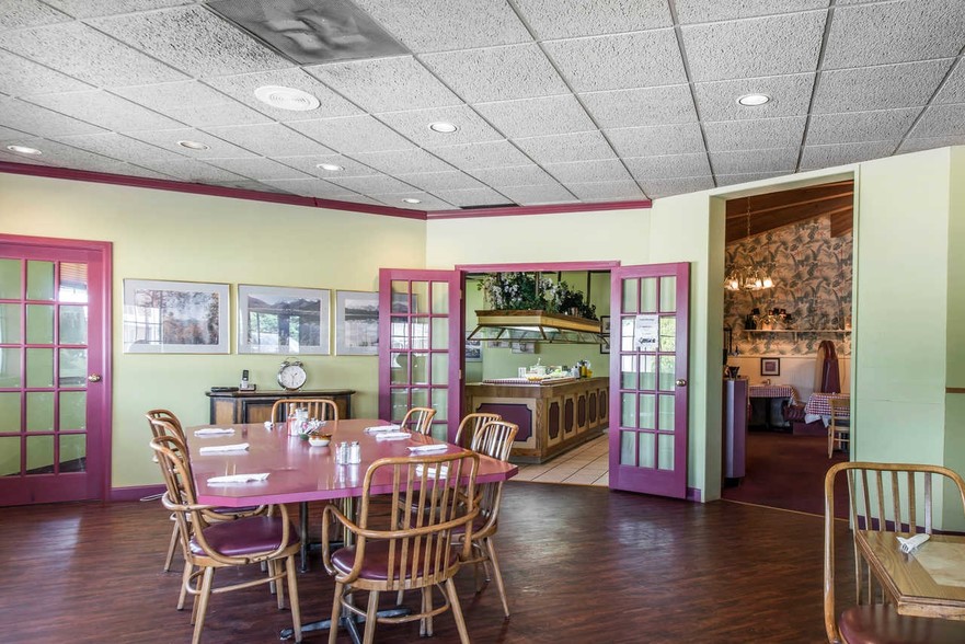 More Photos Of 700 Colorado Ave, Stratton Hotel For Sale