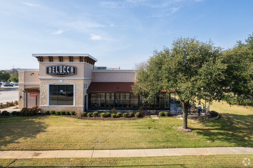 More Photos Of 3000-3150 S Hulen St, Fort Worth Unknown For Lease