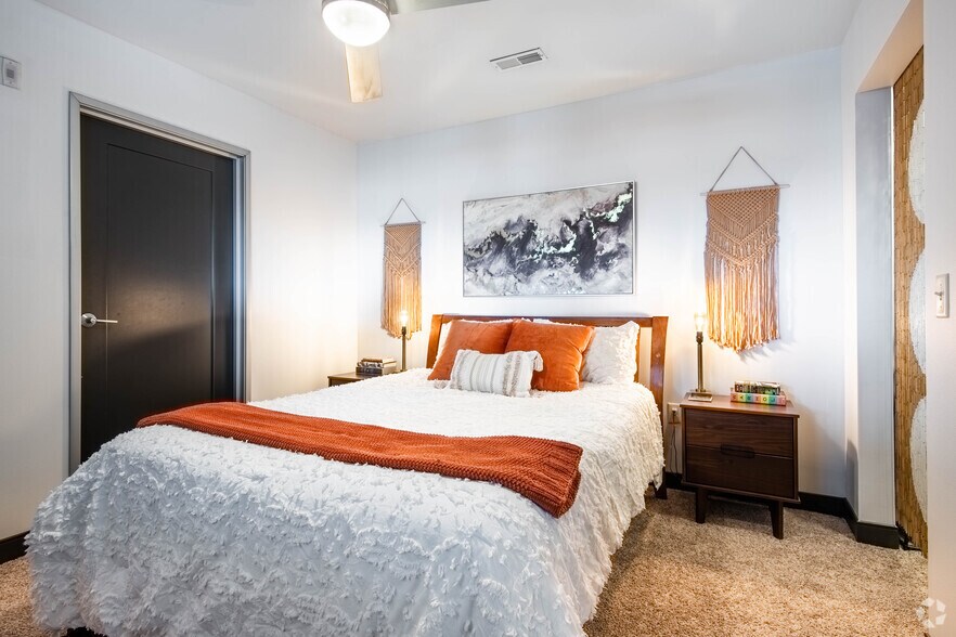 More Photos Of 320 W Broadway, Monona Apartments For Lease