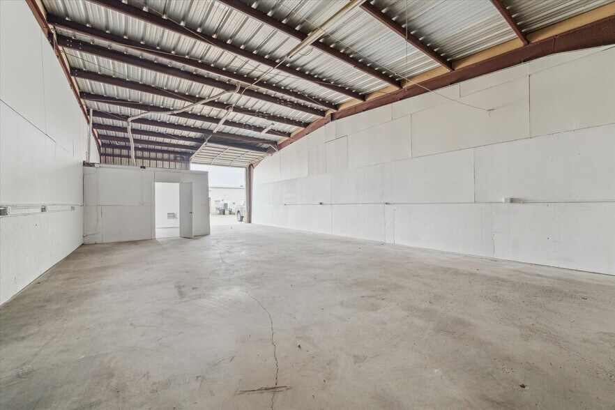 More Photos Of 10205 Market St, Jacinto City Unknown For Lease