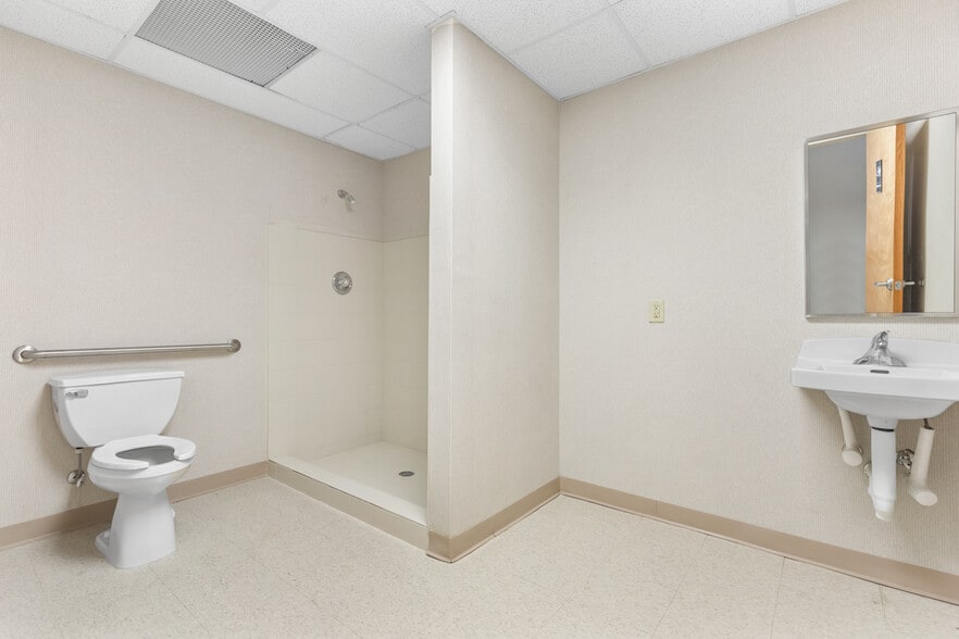 More Photos Of 50 S Franklin Tpke, Ramsey Medical For Lease