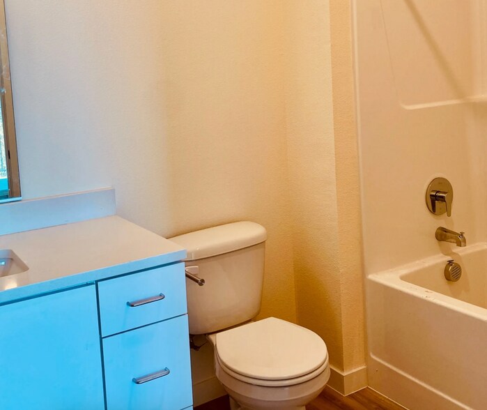 More Photos Of 1407 SE Cora St, Portland Restaurant For Sale