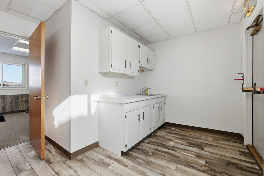 More Photos Of 5500 Prairie Dr, Plover Flex For Sale