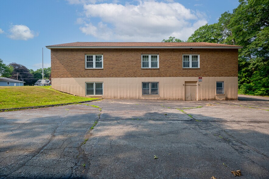 More Photos Of 27 Brandes St, Webster Office For Sale