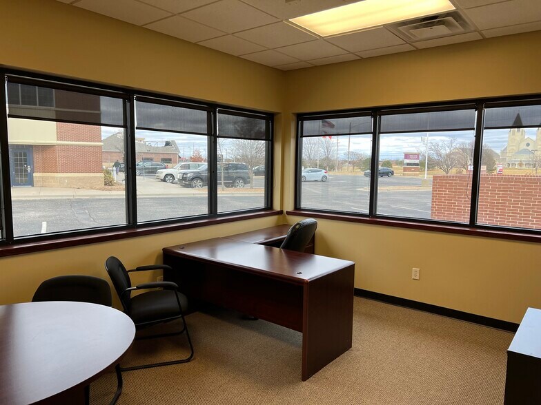 More Photos Of 3527 N Ridge Rd, Wichita Office For Sale