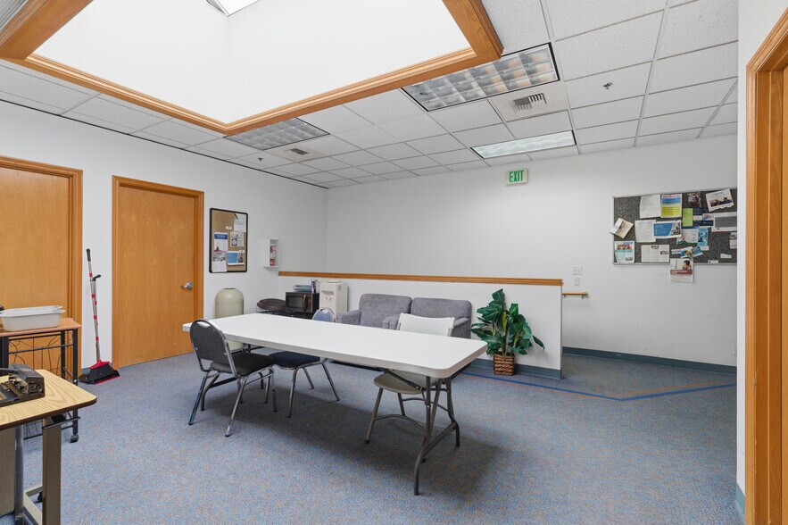 More Photos Of 22659 Pacific Hwy S, Des Moines Flex For Sale