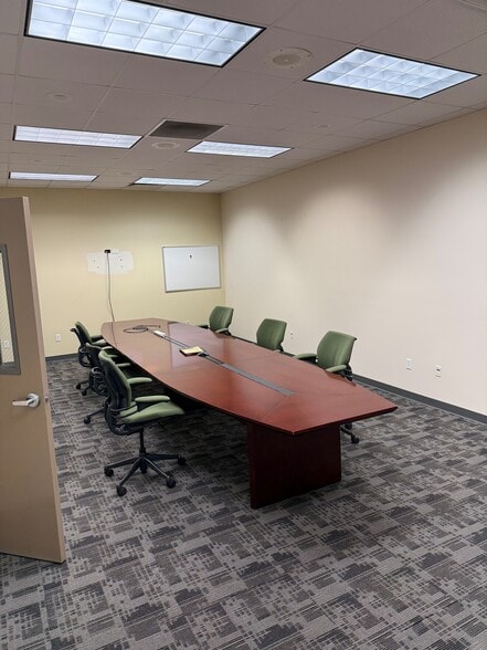 More Photos Of 960 W Lincoln Rd, Lake Charles Warehouse For Sale