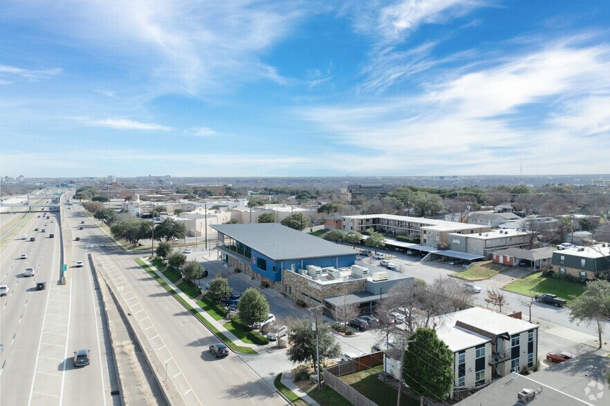 More Photos Of 4801 West Fwy, Fort Worth Veterinarian Kennel For Sale