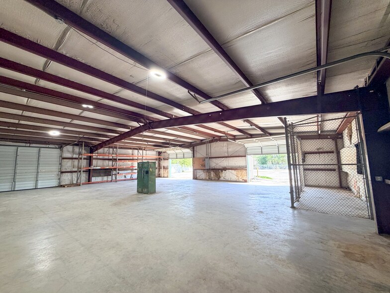 More Photos Of 132 Nell Deane Blvd, Schertz Warehouse For Lease