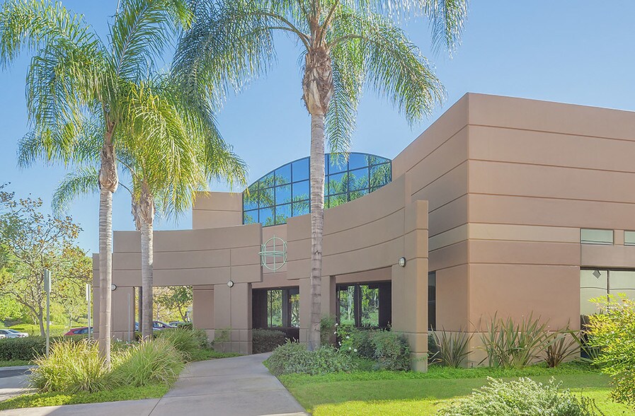 More Photos Of 27 Spectrum Pointe Dr, Lake Forest Flex For Sale