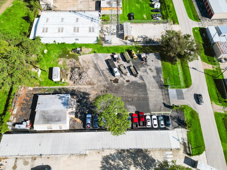 More Photos Of 9902 Franklin Rd, Houston Self Storage For Sale