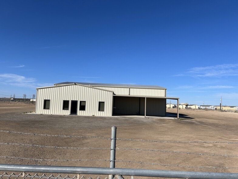 More Photos Of 1389 Oil Mil Rd, Pecos Warehouse For Lease