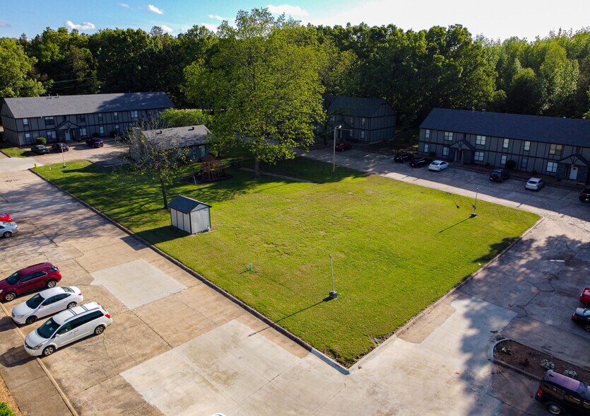 More Photos Of 1906 W Matthews Ave, Jonesboro Apartments For Sale