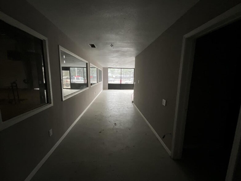 More Photos Of 2441 N Main St, East Point Service For Sale