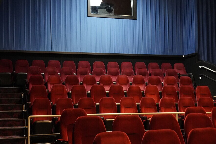 More Photos Of 2401 Jacaman Rd, Laredo Freestanding For Lease