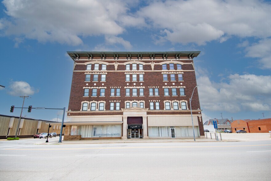 More Photos Of 303 W Broadway Ave, Enid Office Residential For Lease