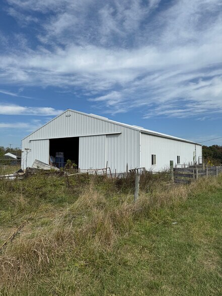 More Photos Of 901 Carpenter Rd, Albany Specialty For Sale