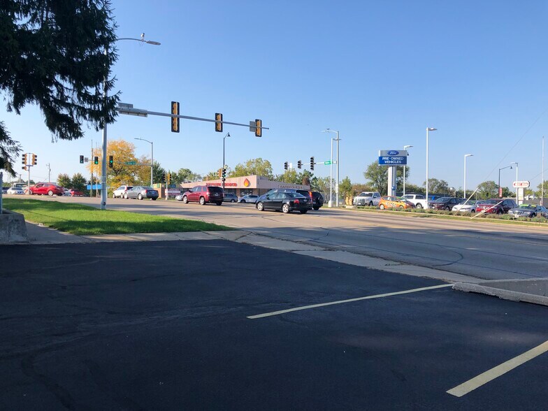 More Photos Of 101-111 Alpine Rd, Rockford Freestanding For Lease