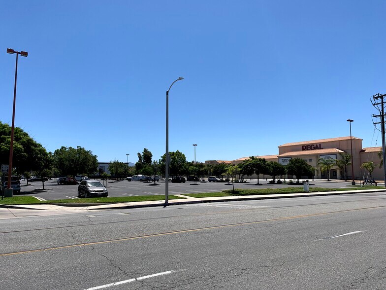 More Photos Of W Florida Ave & Kirby St, Hemet Land For Lease