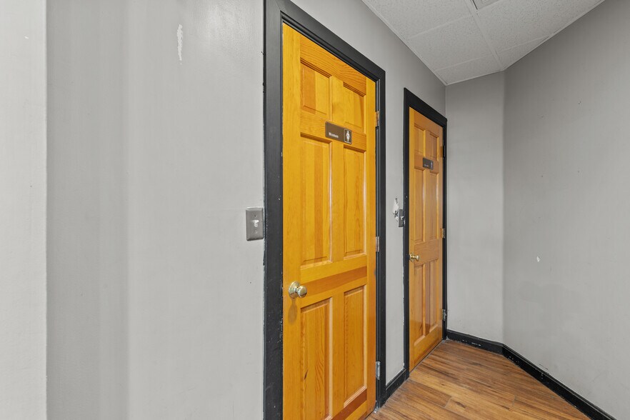 More Photos Of 1248 Roosevelt Trl, Raymond Restaurant For Lease
