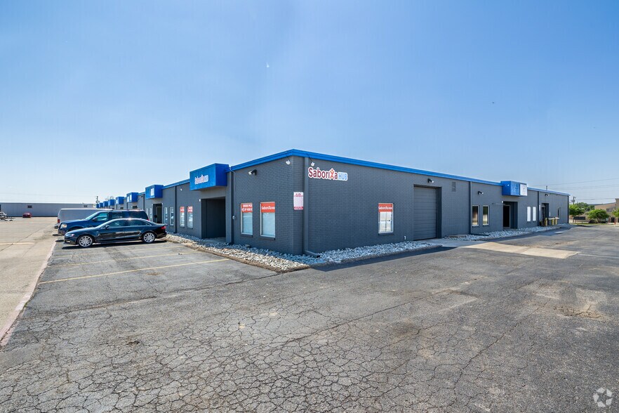 More Photos Of 3201-3207 E Pioneer Pky, Arlington Light Distribution For Lease