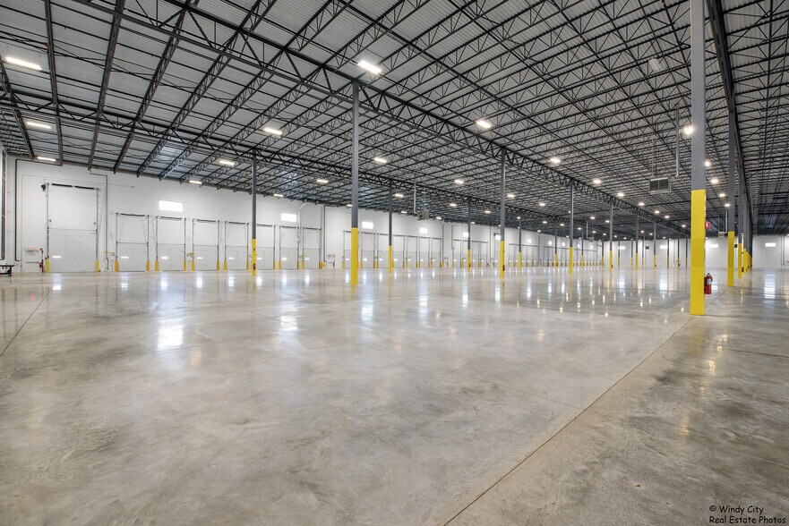 More Photos Of SEC Kenyon Road and IL RT. 25, Bartlett Distribution For Lease