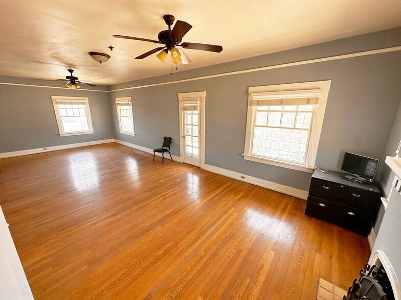 More Photos Of 1700 N Mesa St, El Paso Medical For Sale