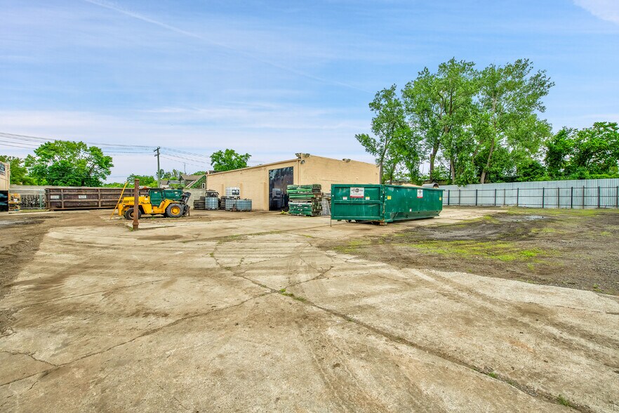 More Photos Of 7075 Lyndon St, Detroit Warehouse For Sale